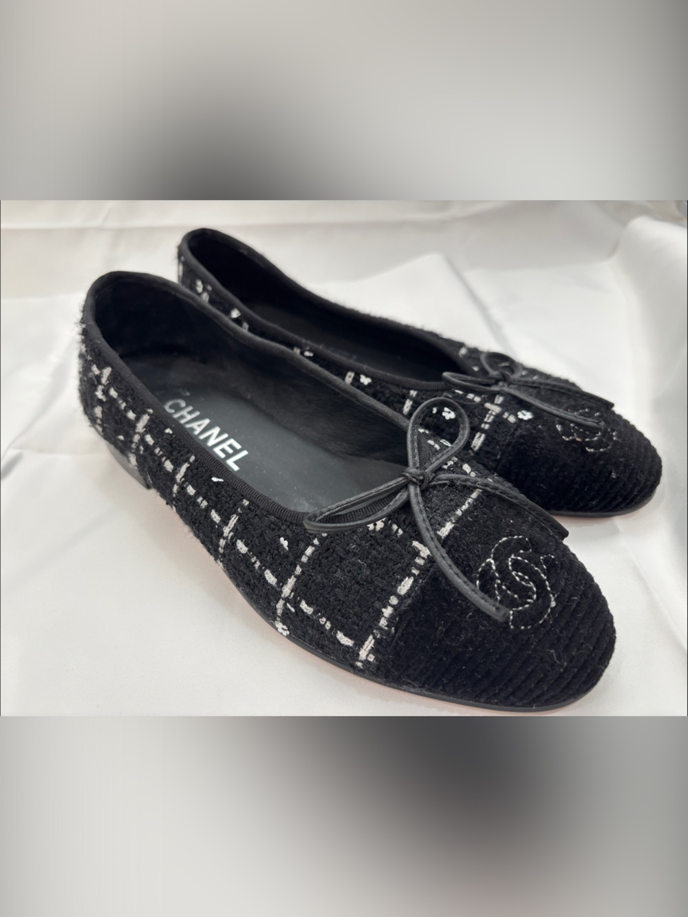 CHANEL Black and White Tweed Bow Ballet Flats 37C